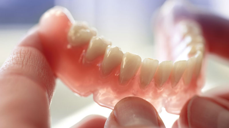 بررسی وظیفه‌ها و نحوه تعامل لابراتوار با دندانپزشک