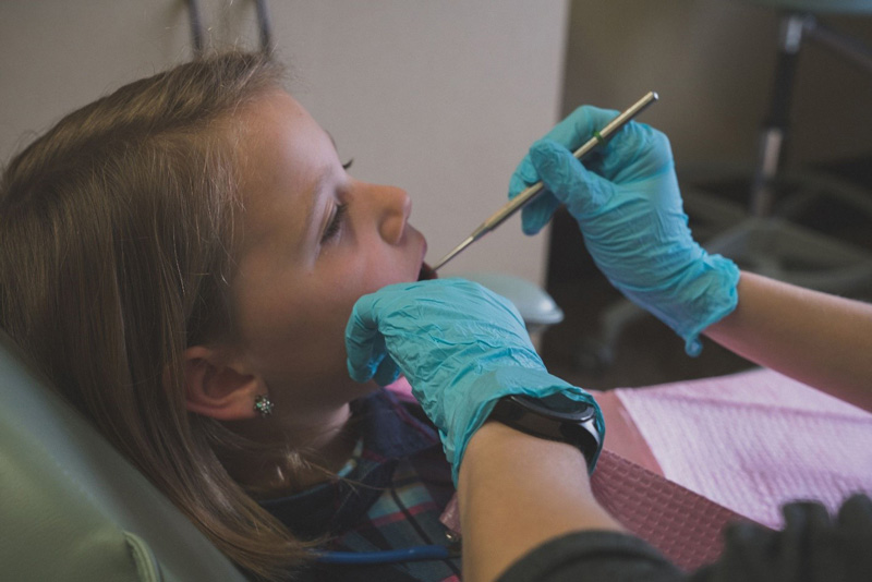 بررسی دلایل آبسه دندان اطفال توسط دندانپزشک متخصص اطفال